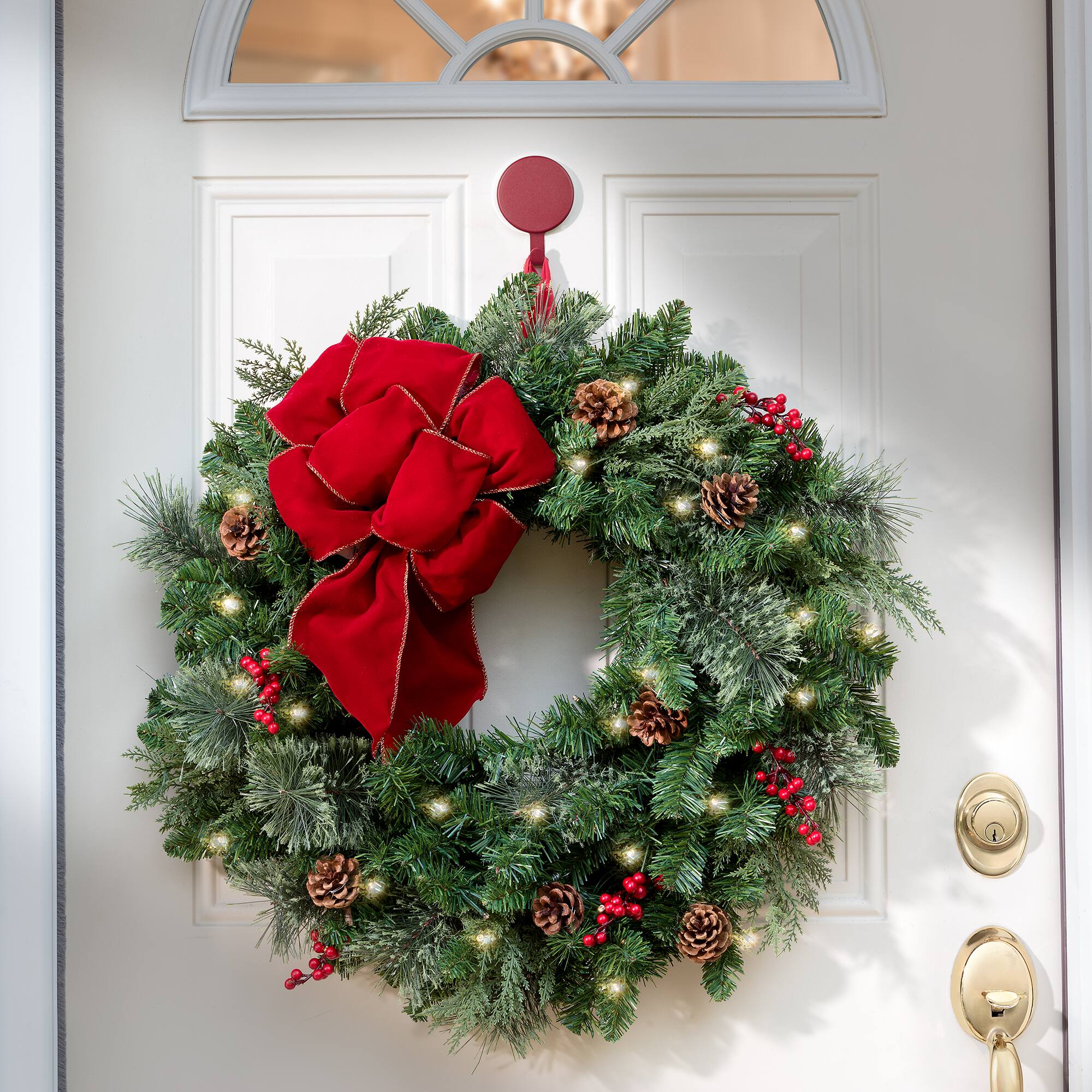 Haute Decor Red Attract Magnetic Wreath Hanger